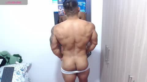 Snapshot of leo_muscleboy chatting on September 30, 12:43 am Leo online show from September 30, 12:43 am