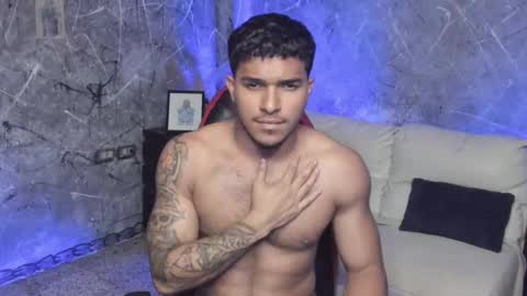 Snapshot of leo_taro chatting on September 28, 3:37 am Leo independent model online show from September 28, 3:37 am