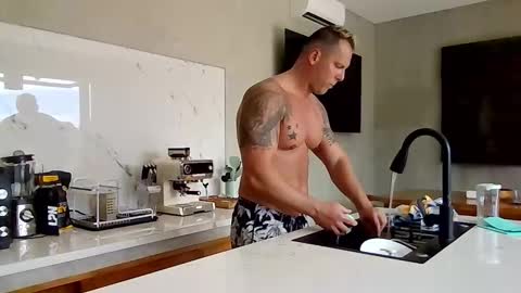 TheBigLeo online show from April 28, 7:01 am