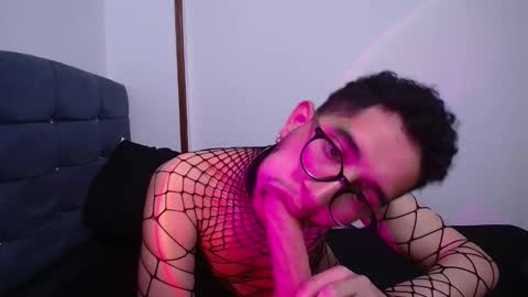 Snapshot of leoh_hades chatting on October 22, 2:04 am Leoh online show from October 22, 2:04 am