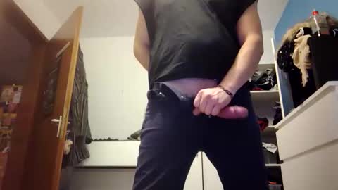 leolongbln online show from October 23, 4:30 pm