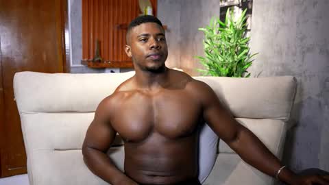 Snapshot of leonardo_jones1 chatting on October 18, 3:05 pm Leandro jones online show from October 18, 3:05 pm