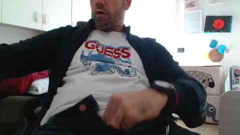 Snapshot of leone44 chatting on December 5, 9:00 am angel e sonia online show from December 5, 9:00 am