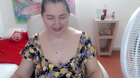 leonela   online show from November 20, 1:59 am