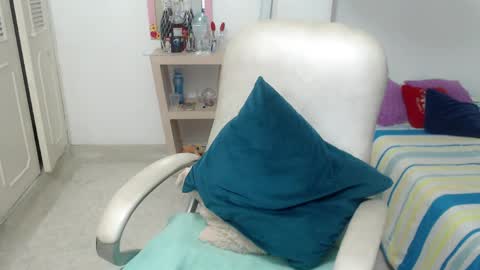 leonela   online show from May 22, 3:24 am