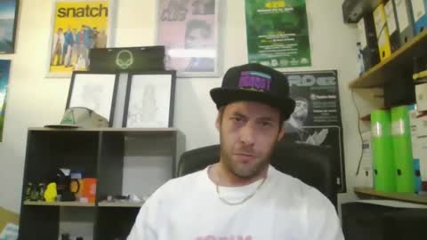 leonidascum online show from April 29, 6:02 pm