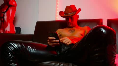 Lenardo jaramillo online show from January 23, 12:30 pm