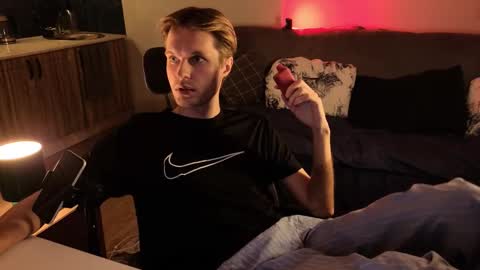 Leon online show from February 4, 7:18 pm