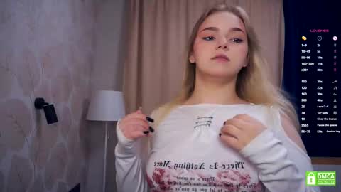 Hello everyone Im Lora Its my first day Were going to have fun together online show from November 22, 5:17 am