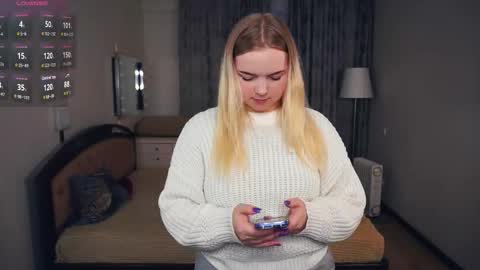 Hello everyone Im Lora Its my first day Were going to have fun together online show from October 8, 5:35 am