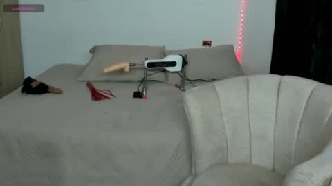 lesbic_hot_69 online show from September 12, 4:58 am