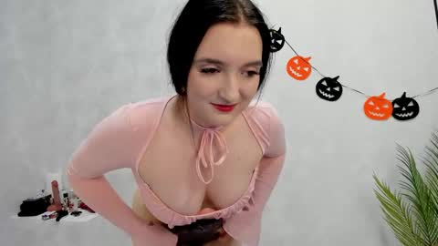 Lesley online show from October 18, 8:29 am