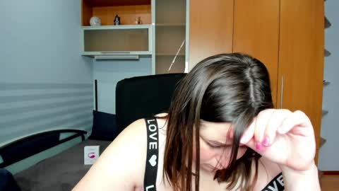 Naomi online show from April 22, 7:15 am