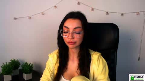 Alexia online show from April 25, 1:41 pm