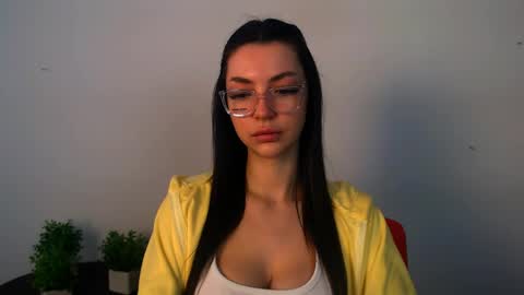 Alexia online show from May 4, 1:06 pm
