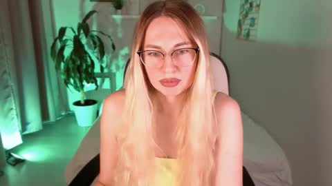 Snapshot of lexi_terele chatting on September 17, 7:01 am Lexy - Follow me online show from September 17, 7:01 am