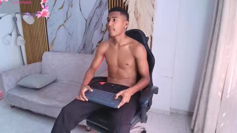 Lexi  Derek online show from December 1, 5:33 pm