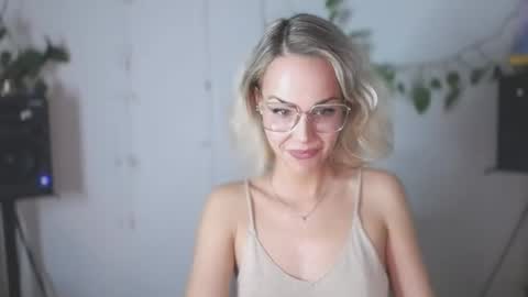 Lexie online show from December 10, 11:43 am