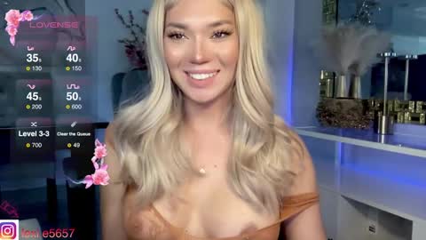 lexiesmith_ online show from January 6, 4:04 am
