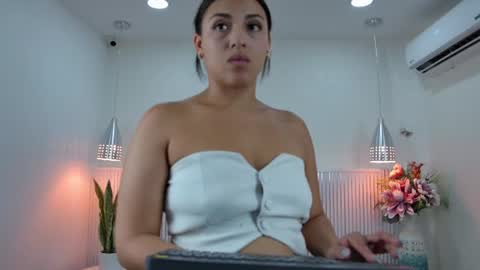 lexxi_gb online show from June 16, 8:35 pm