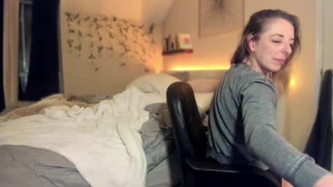 Hornystonerchick online show from March 3, 7:43 am