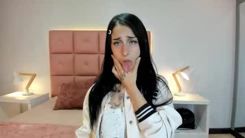 lhiamfitt online show from November 15, 6:04 am