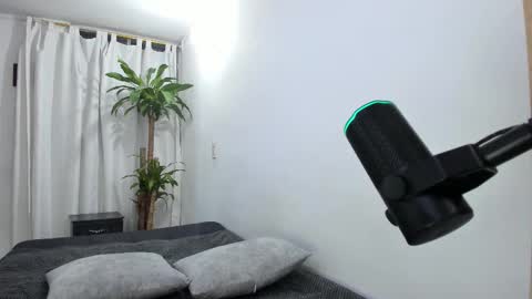 Lia y Felipe --  online show from February 1, 1:02 am