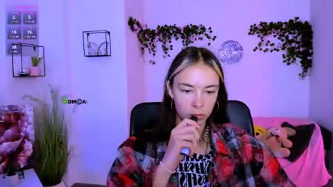 lia_dream_ online show from June 28, 12:23 pm
