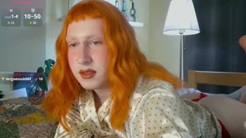 lia_grl online show from May 24, 11:39 am