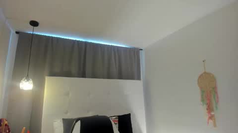   Liaa  online show from December 22, 6:58 pm