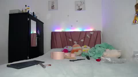 liahdiaz_ online show from July 1, 2:04 pm