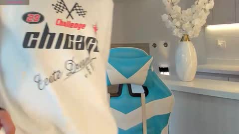 Liam online show from January 10, 4:56 pm