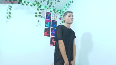 liam_honey18 online show from May 29, 1:09 pm