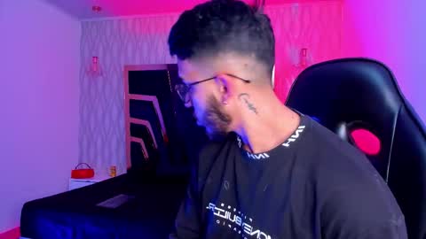 LIAM KLEIN online show from February 2, 11:28 am