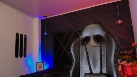 LIAM KLEIN online show from April 17, 11:23 am