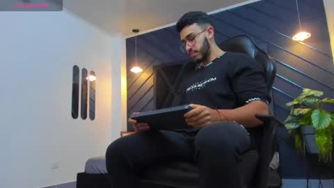 LIAM KLEIN online show from October 15, 11:22 am