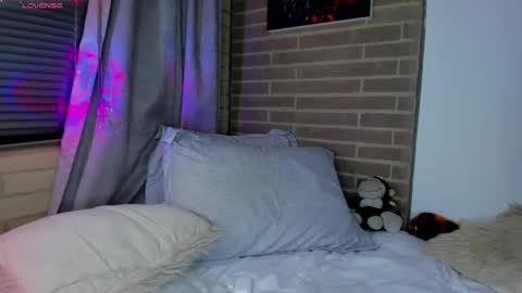 liam online show from April 22, 3:24 am