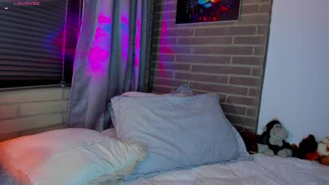 liam online show from April 3, 3:13 am