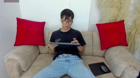 LIAM online show from March 8, 8:25 pm