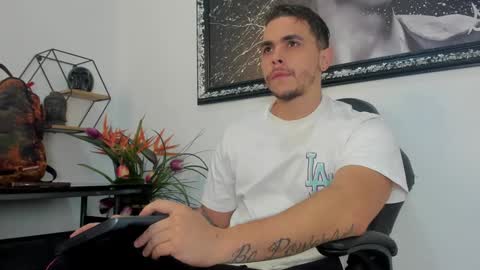 Snapshot of liam_walk chatting on January 27, 12:05 pm Liam online show from January 27, 12:05 pm