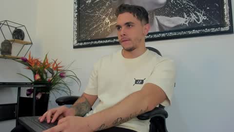 Snapshot of liam_walk chatting on January 22, 1:11 pm Liam online show from January 22, 1:11 pm