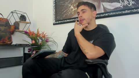 Snapshot of liam_walk chatting on January 23, 2:17 pm Liam online show from January 23, 2:17 pm