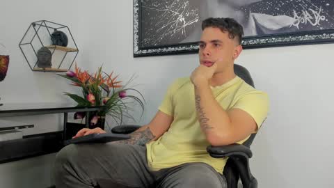 Snapshot of liam_walk chatting on January 13, 2:11 pm Liam online show from January 13, 2:11 pm