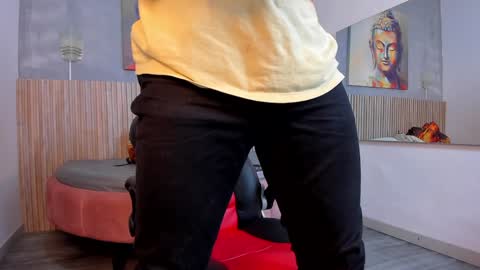 Snapshot of liam_walk chatting on January 1, 12:11 am Liam online show from January 1, 12:11 am