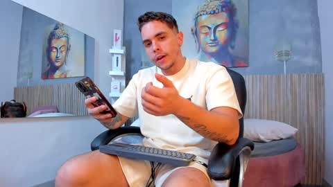 Snapshot of liam_walk chatting on January 19, 10:06 pm Liam online show from January 19, 10:06 pm