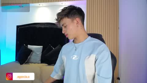 liam online show from April 19, 9:39 pm