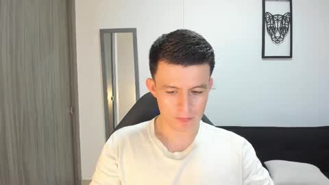 Snapshot of lian_eathan chatting on October 18, 11:09 pm lian_eathan online show from October 18, 11:09 pm