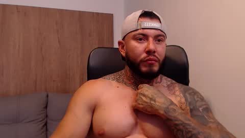 lianjones9 online show from October 25, 6:30 pm