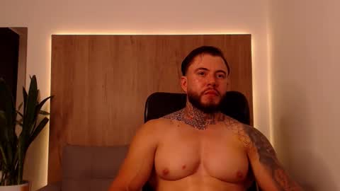 lianjones9 online show from December 2, 9:13 pm