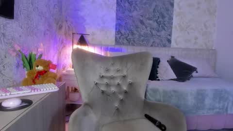 Lian online show from November 8, 8:01 pm